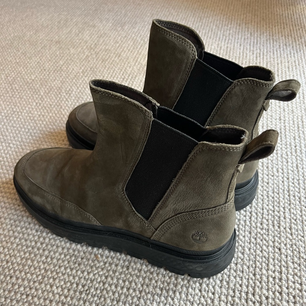 NWOT Women’s Timberland Chelsea Boot - Size 10